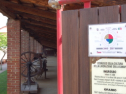 L'ingresso dell'ecomuseo e il bersaglio HERITY